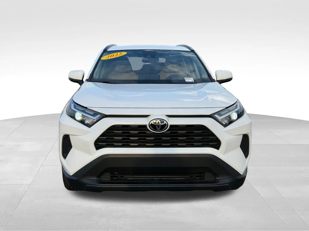 Used 2022 White Toyota XLE image 27