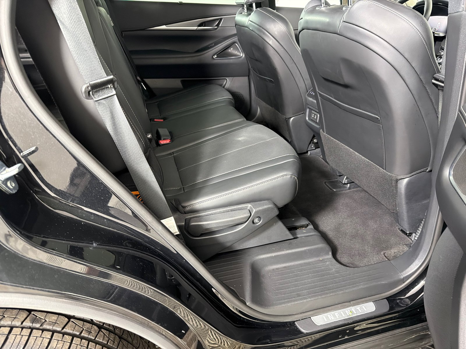 Used 2026 Mineral Black INFINITI LUXE image 17