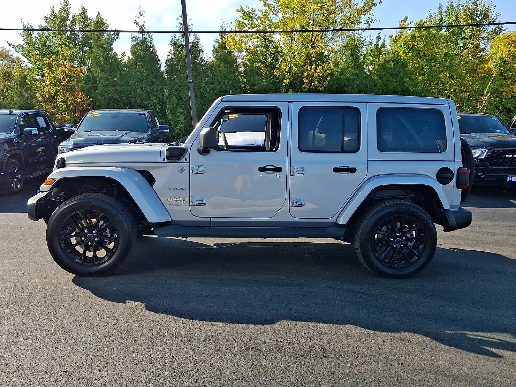 Used 2024 Silver Jeep Sahara 4xe image 7