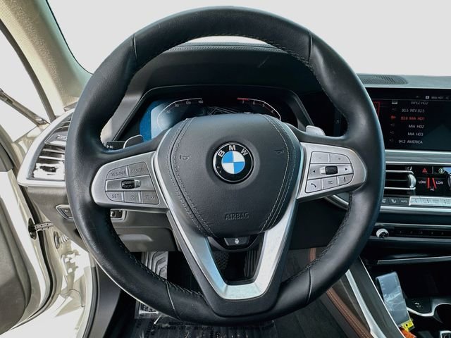 Used 2020 White BMW xDrive40i image 11
