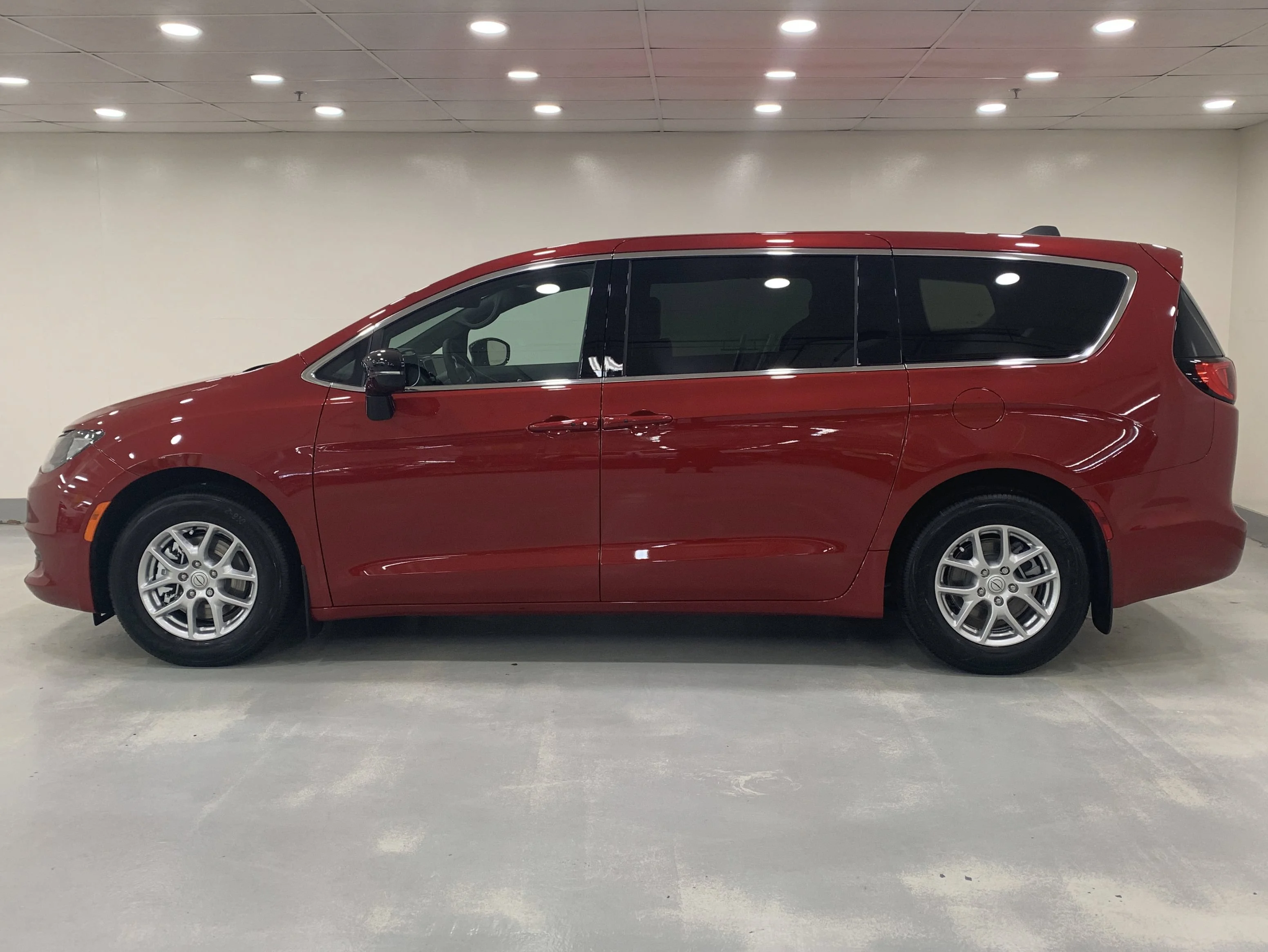 New 2026 RED HOT PEARL Chrysler SXT image 2