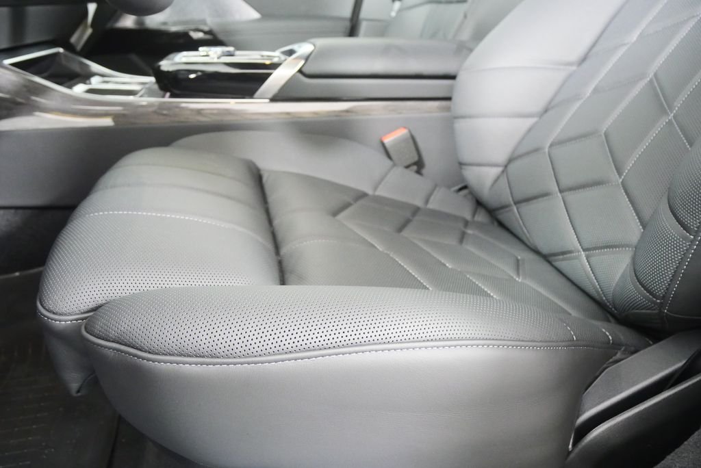 New 2026 Black Sapphire Metallic BMW 760i xDrive image 9