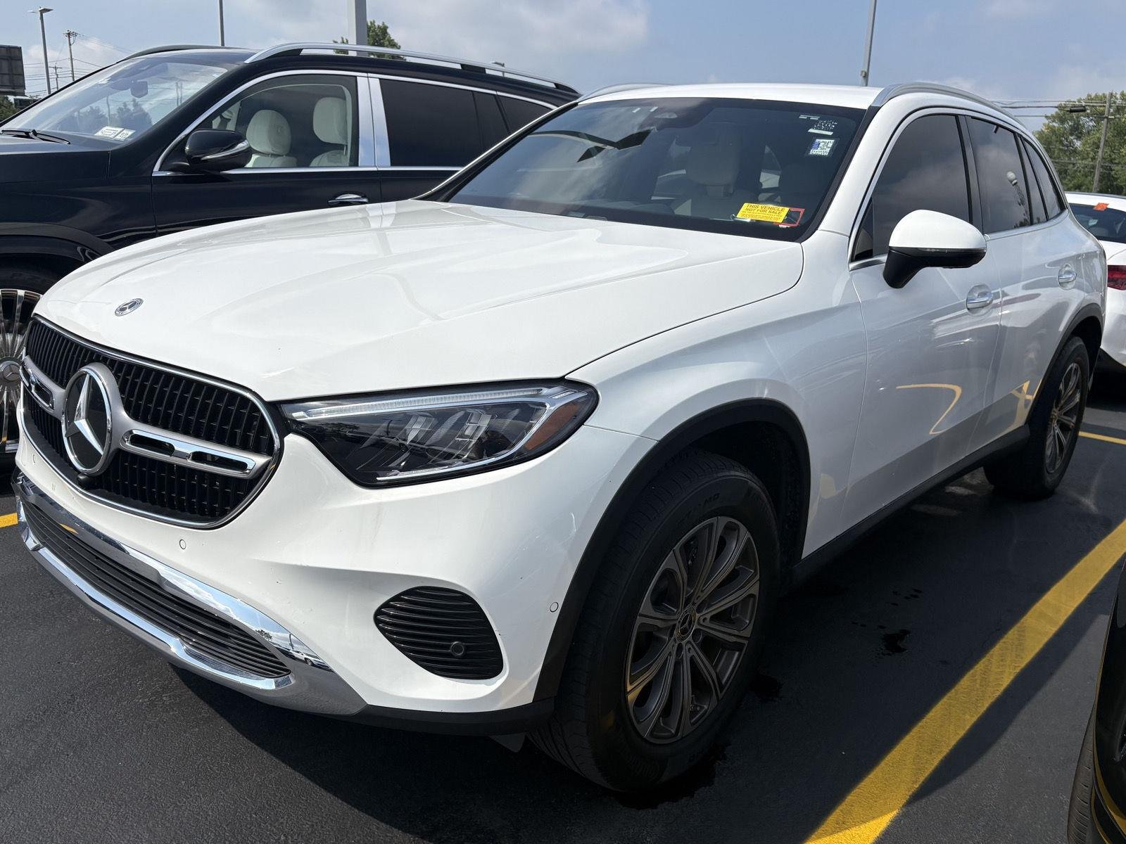 Used 2023 Polar White Mercedes-Benz GLC 300 image 3