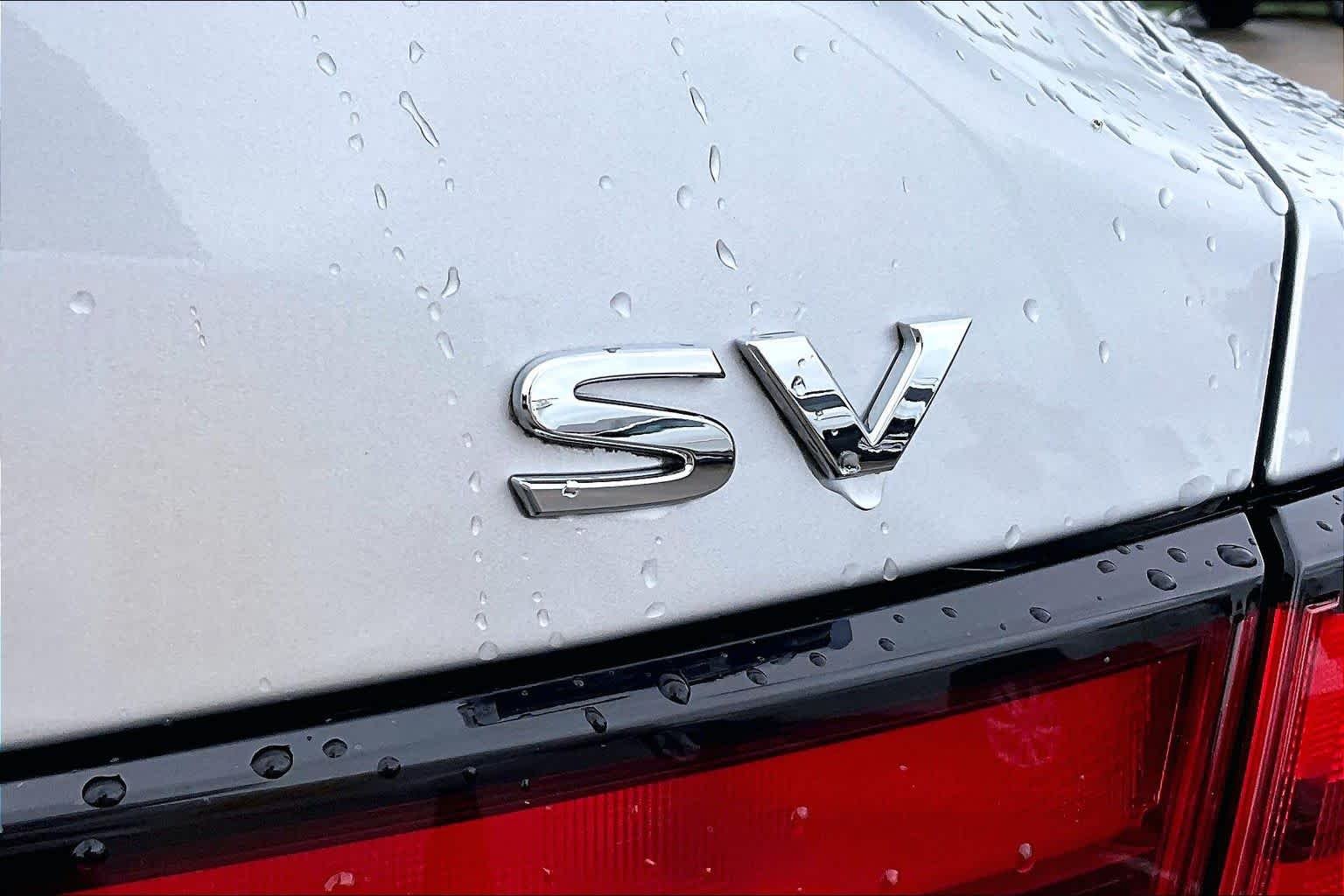 Used 2022 Brilliant Silver Metallic Nissan SV image 10
