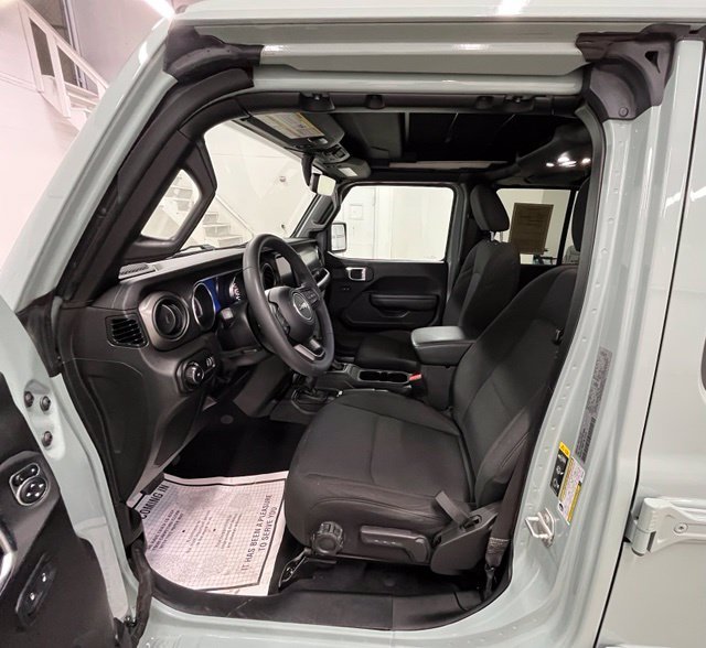 Used 2023 Silver Jeep Sport S image 22