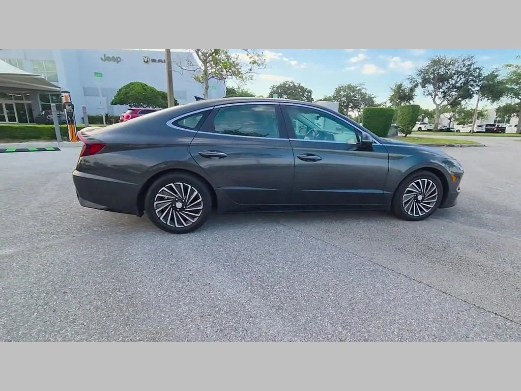 Used 2022 Portofino Gray Hyundai Limited image 34