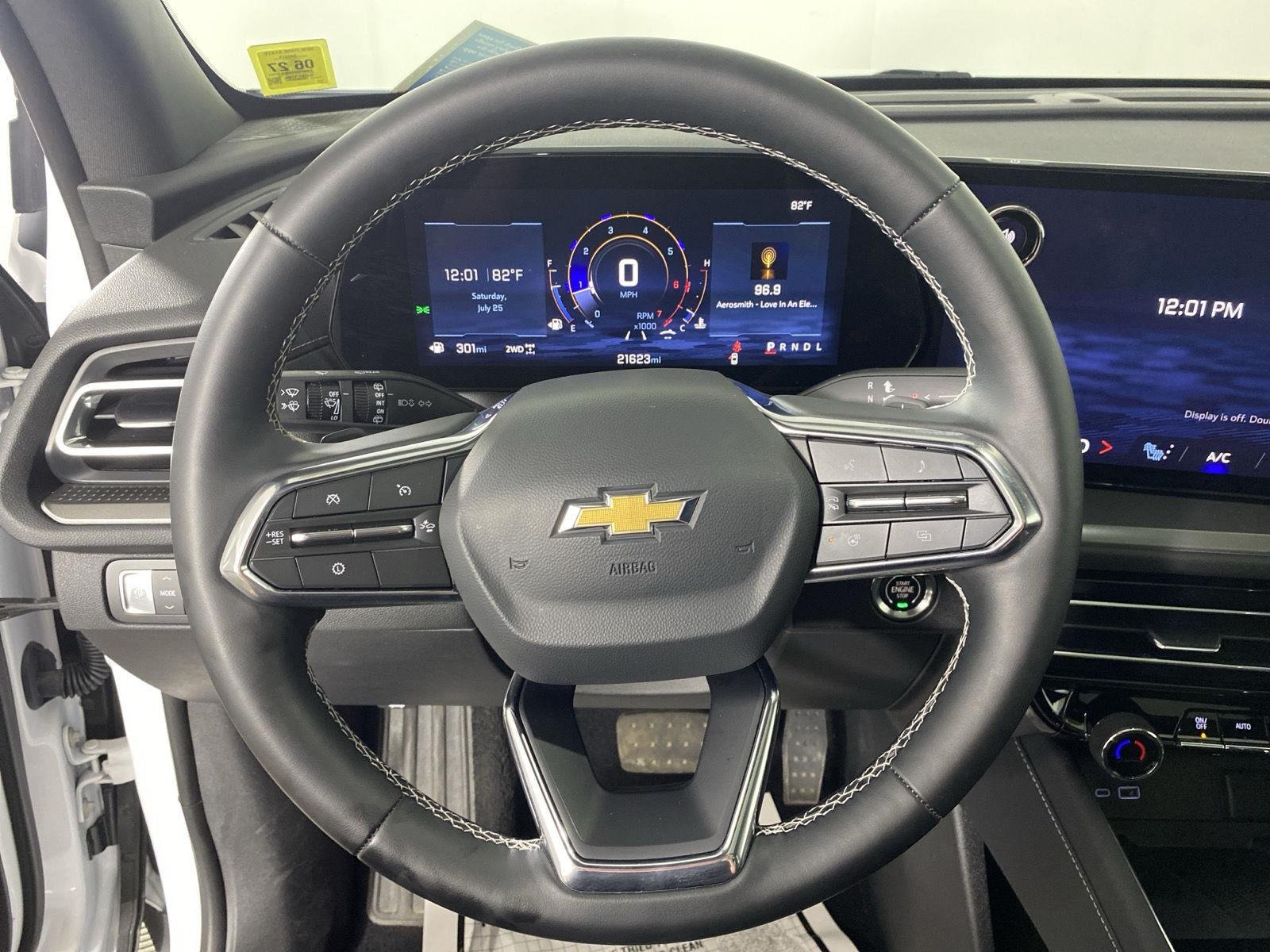 Used 2025 Summit White Chevrolet LT image 16