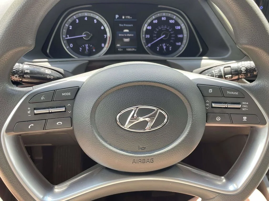 Used 2023 White Hyundai SEL image 23