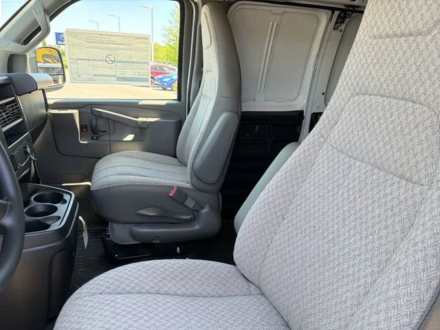 New 2026 Summit White GMC Work Van image 18