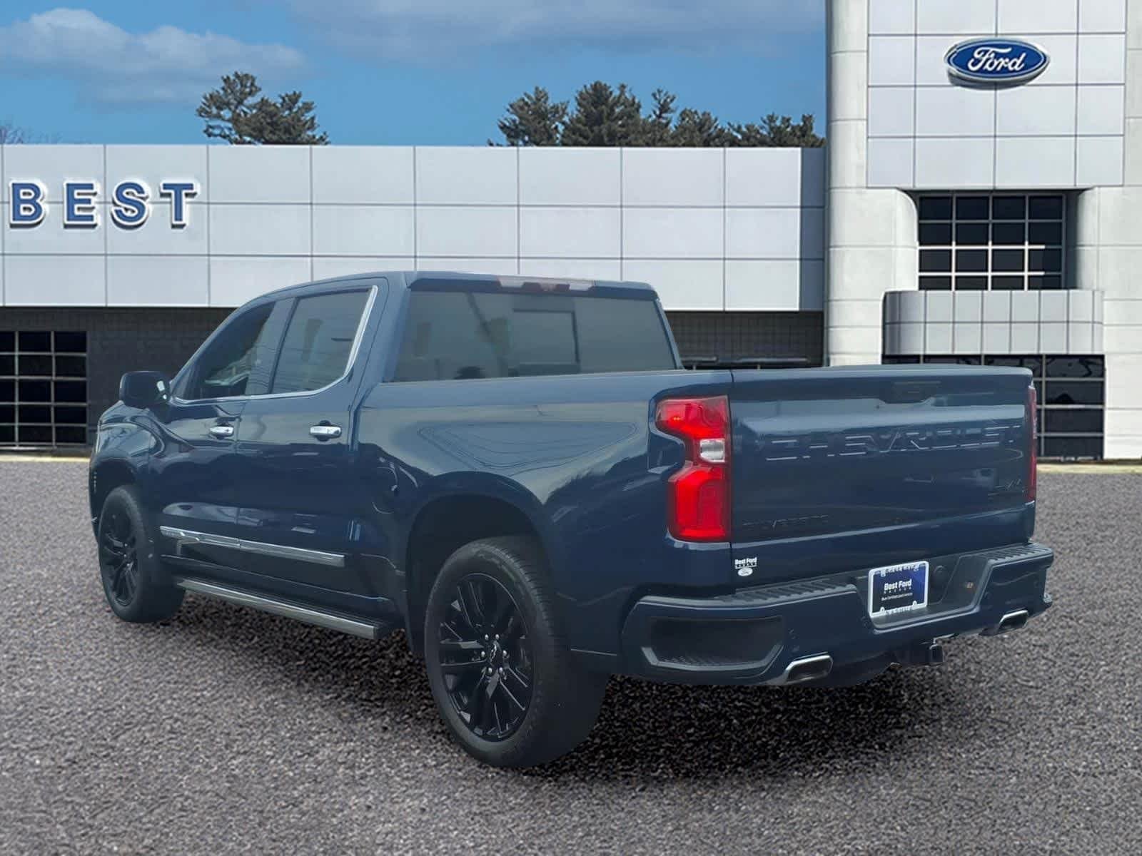 Used 2023 Northsky Blue Metallic Chevrolet High Country image 4