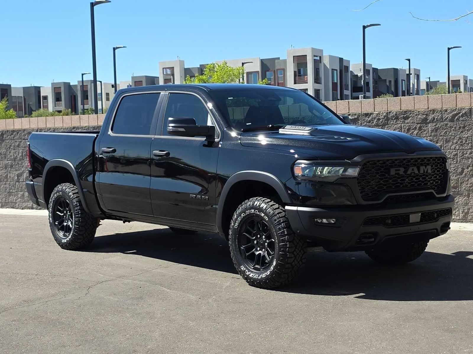 New 2026 Diamond Black Crystal Pearl-Coat Exterior Paint RAM Rebel image 3