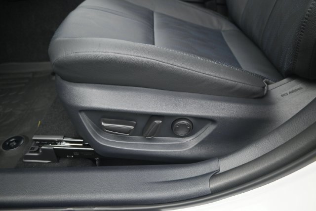 New 2026 Wind Chill Pearl/Black Toyota XSE image 10