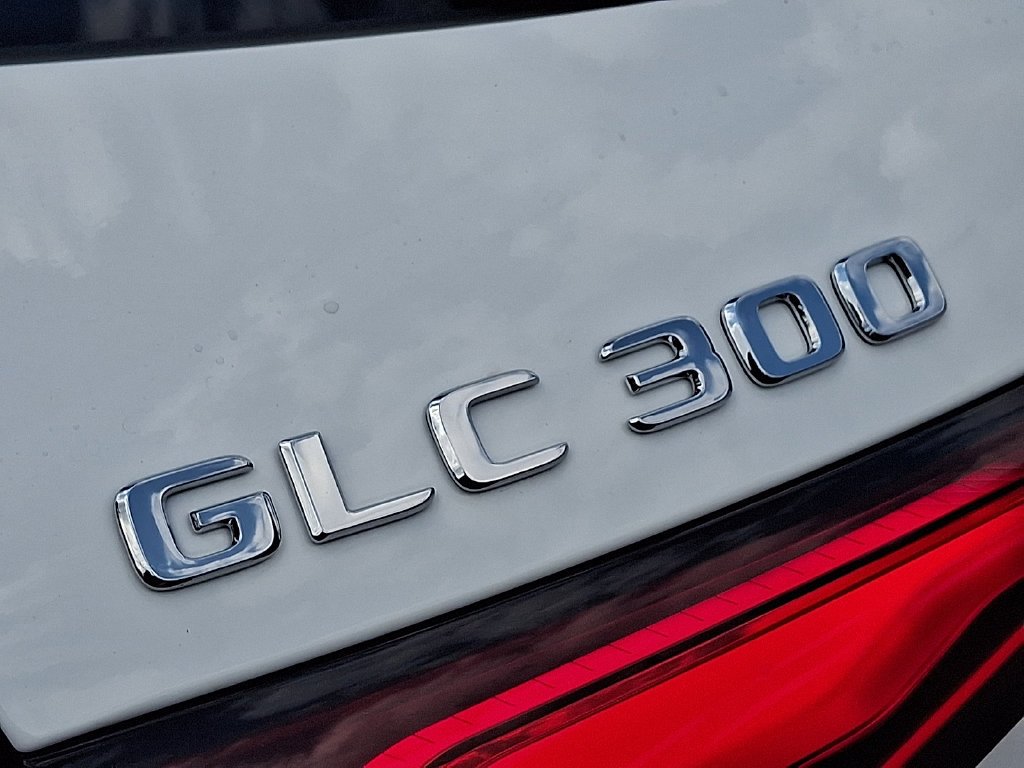 New 2026 Polar White Mercedes-Benz GLC 300 image 42
