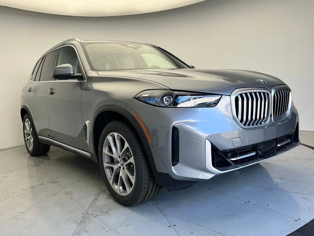 New 2026 Skyscraper Grey Metallic BMW xDrive40i image 2