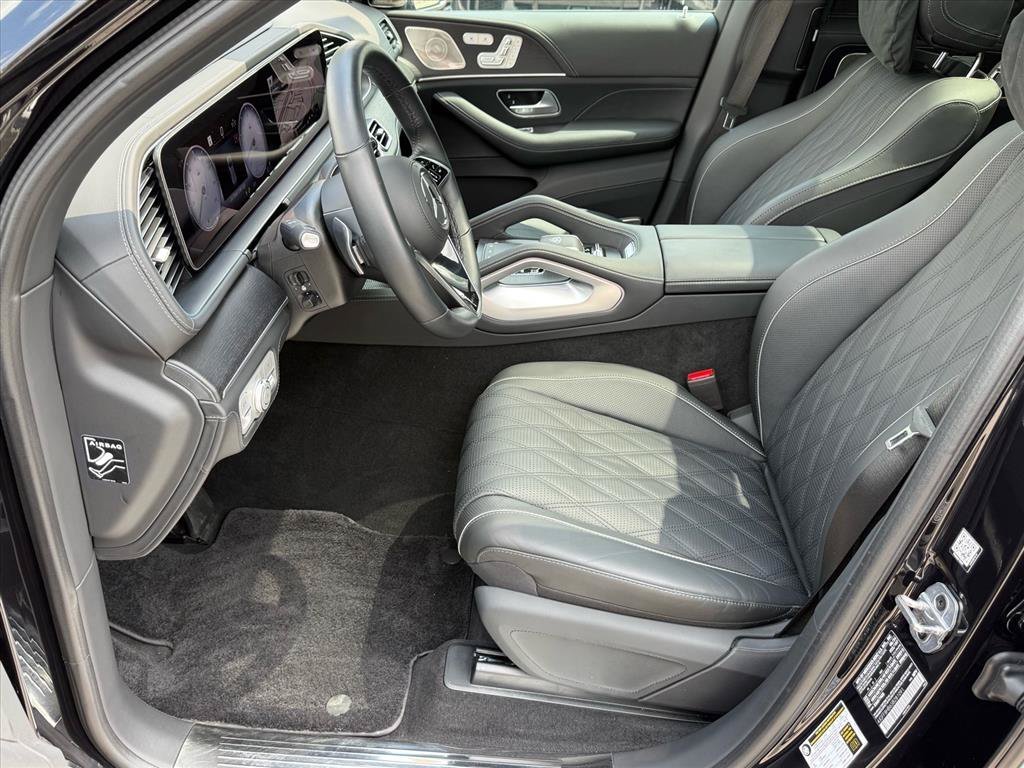 Certified Used 2025 Cirrus Silver (Upper) / Obsidian Black Metallic (Lower) Mercedes-Benz Maybach GLS 600 image 9