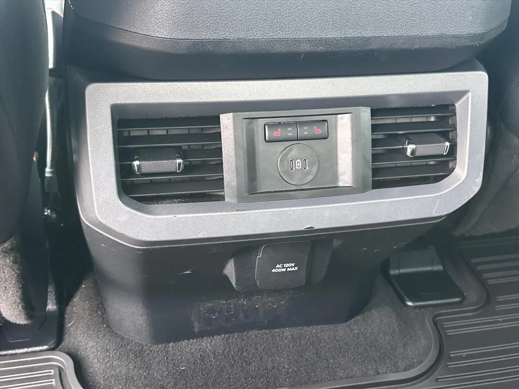 Used 2025 Gray Ford Lariat image 20