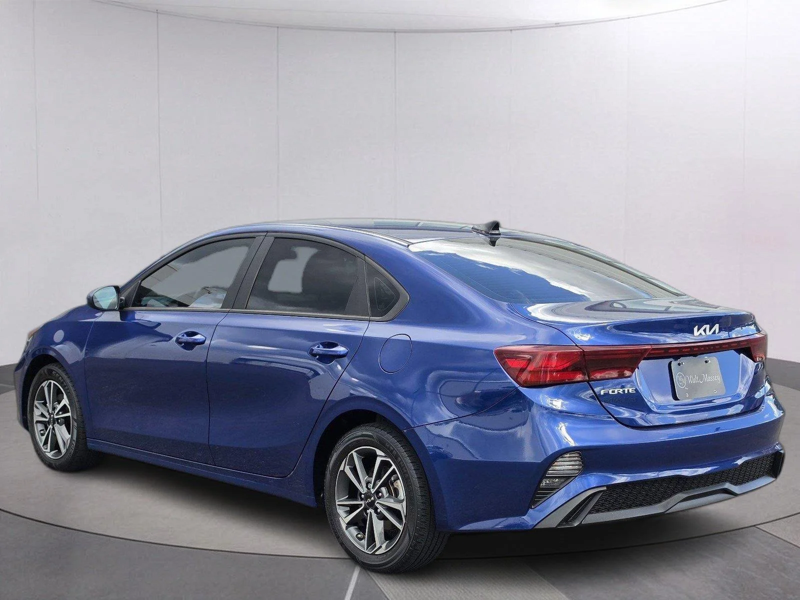 Used 2023 Deep Sea Blue Kia LXS image 4