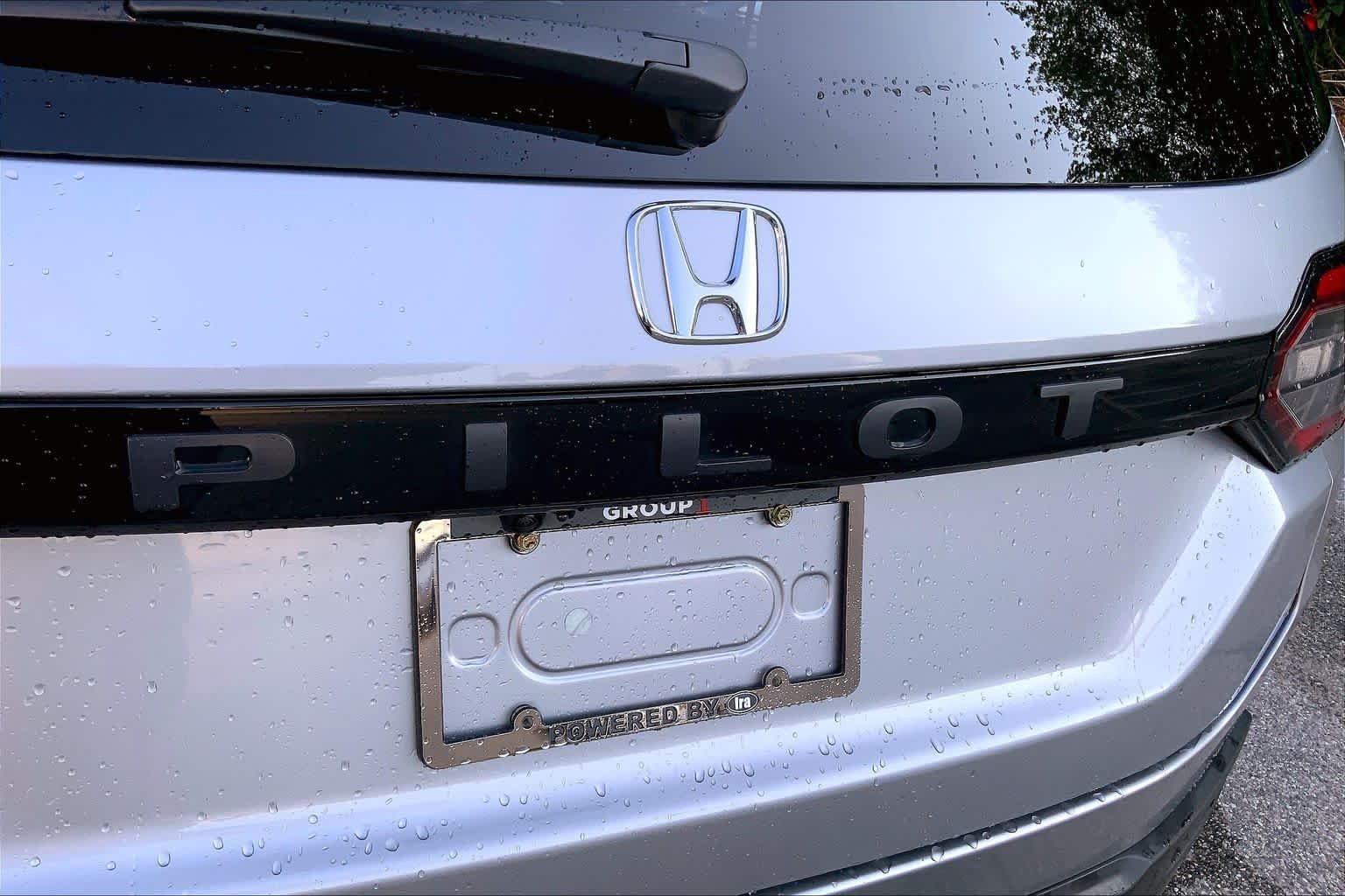 Used 2024 Lunar Silver Metallic Honda EX-L 8 Passenger image 10