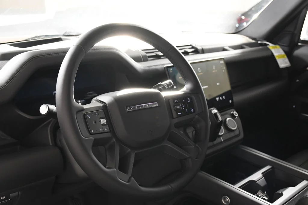 New 2026 Sedona Red Land Rover X-Dynamic SE image 17
