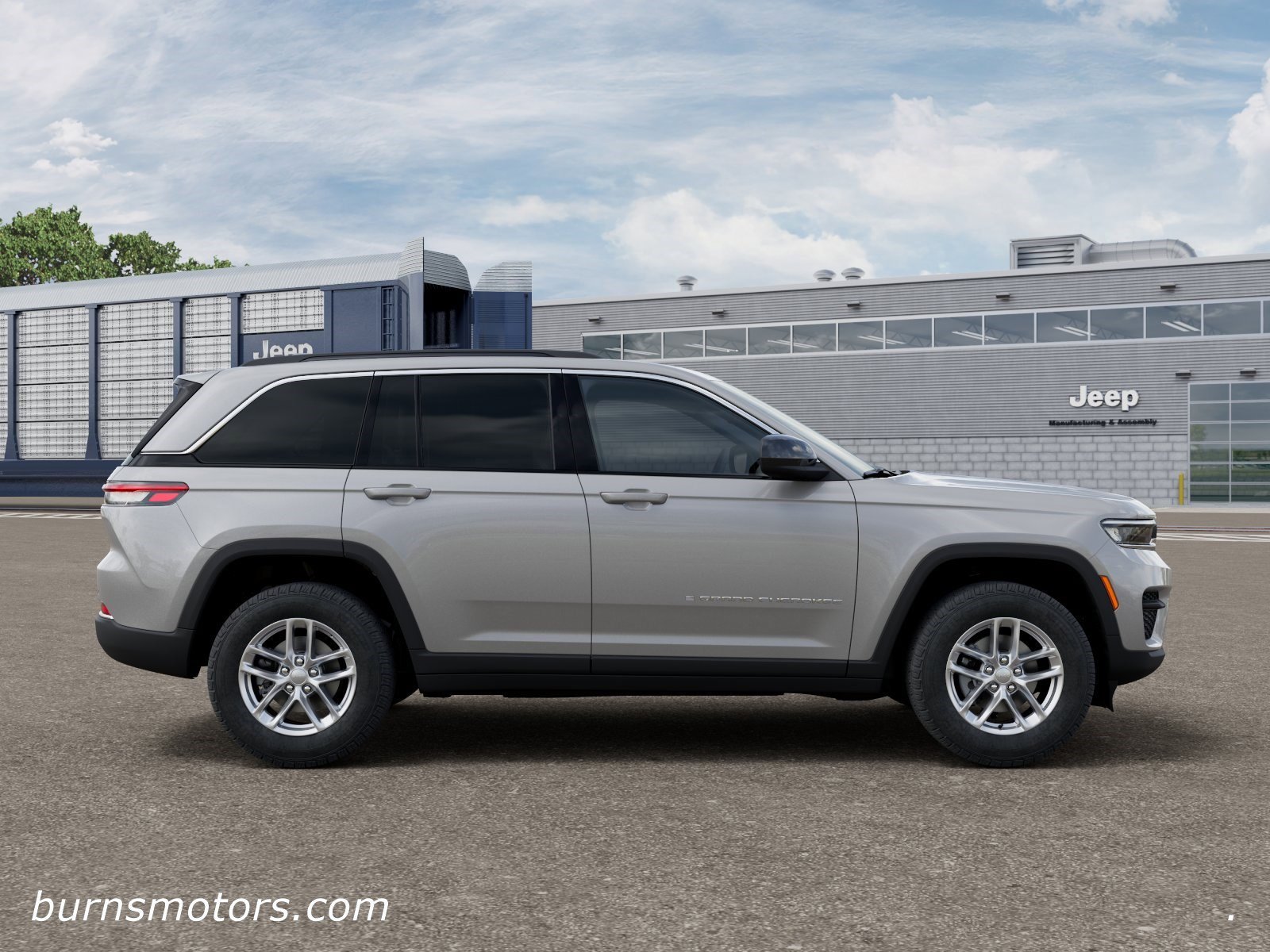 New 2026 Silver Zynith Exterior Paint Jeep Laredo X image 21