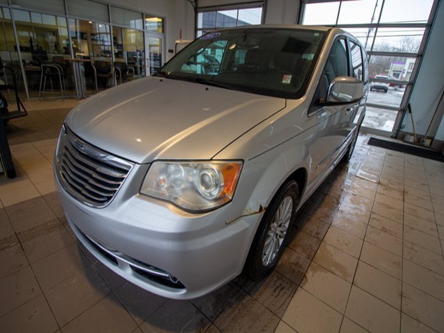 Used 2012 Chrysler Town & Country Limited with VIN 2C4RC1GG2CR119850 for sale in Davison, MI