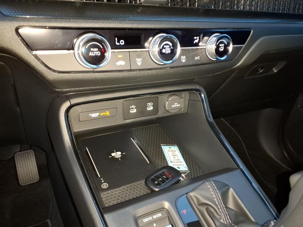 New 2027 Solar Silver Metallic Honda LX AWD image 7