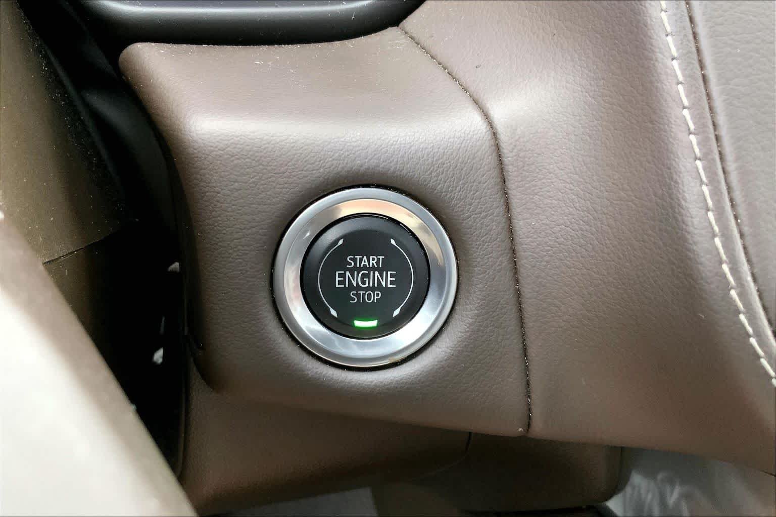 Used 2024 Black Chevrolet Z71 image 35