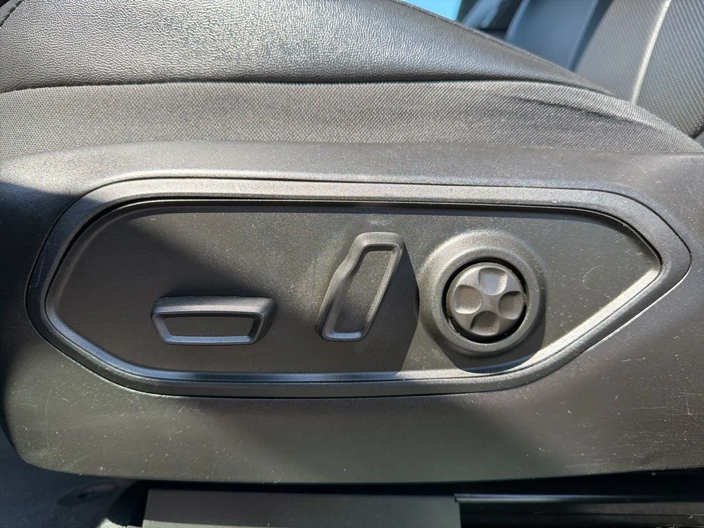 Used 2024 Black Jeep Limited image 37