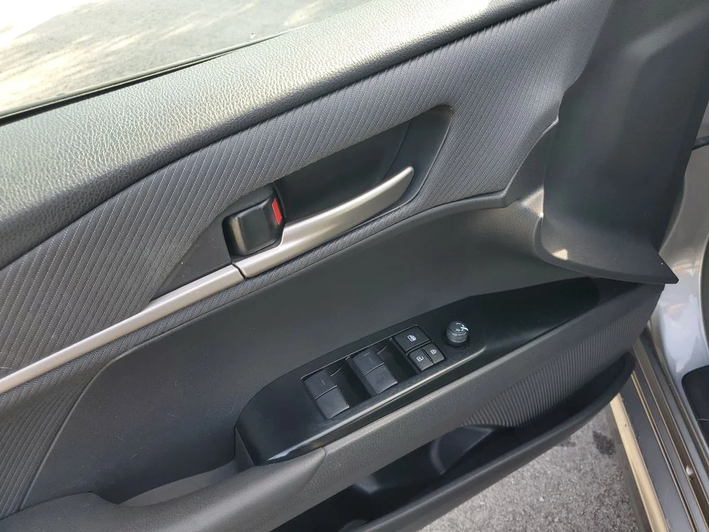 Used 2025  Toyota SE image 11