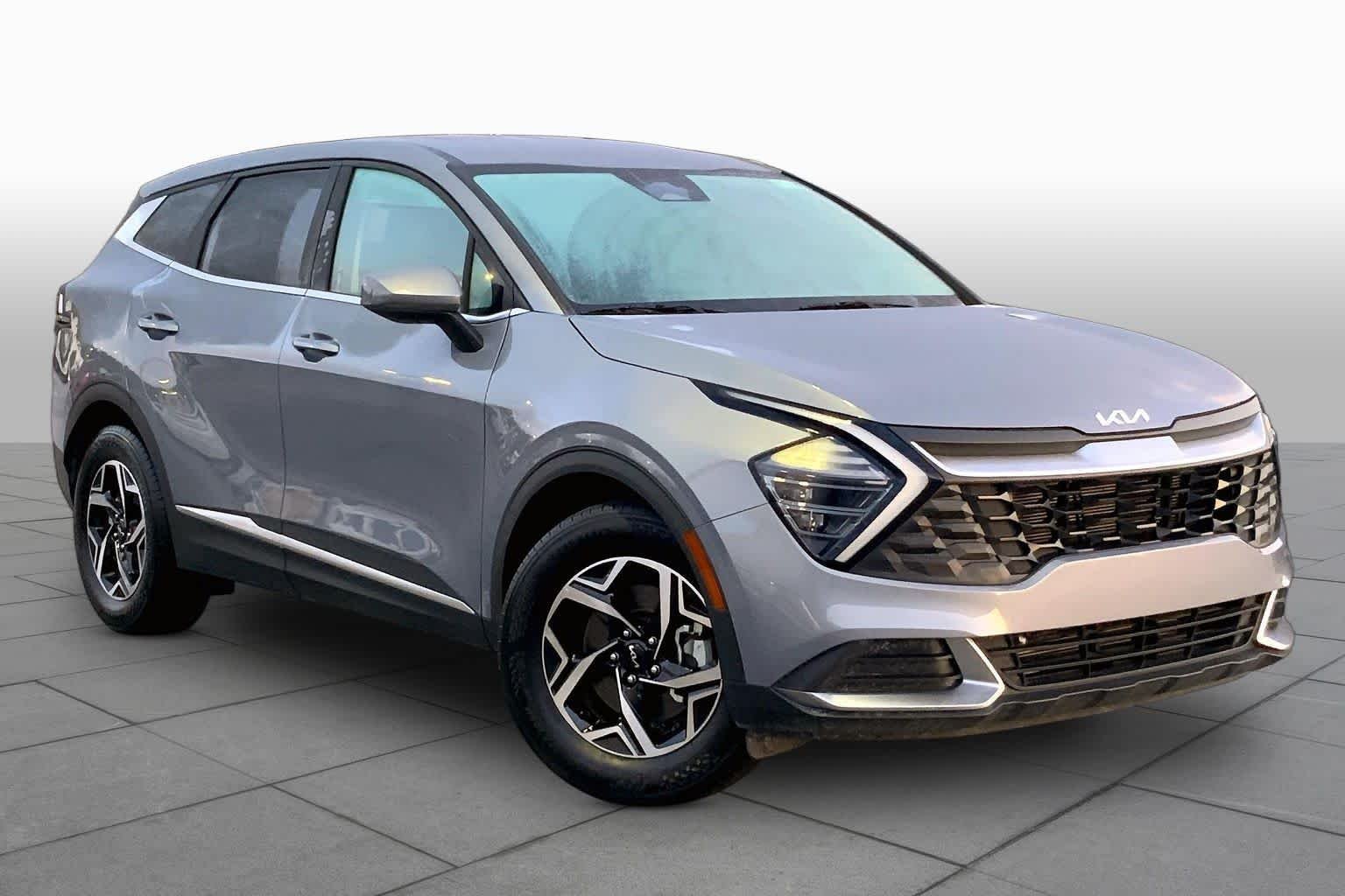 Used 2025 Everlasting Silver Kia LX image 3
