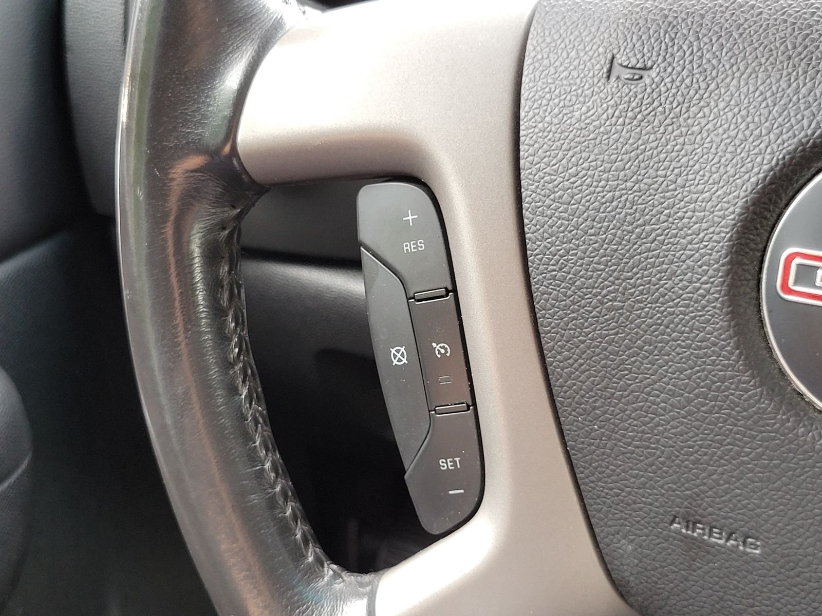 Used 2013 White GMC SLE image 16
