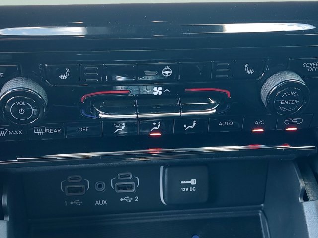 New 2027 Bright White Clear-Coat Paint Jeep Laredo X image 18