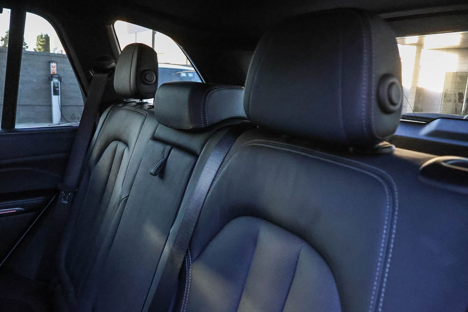 Used 2022 White BMW M50i image 18