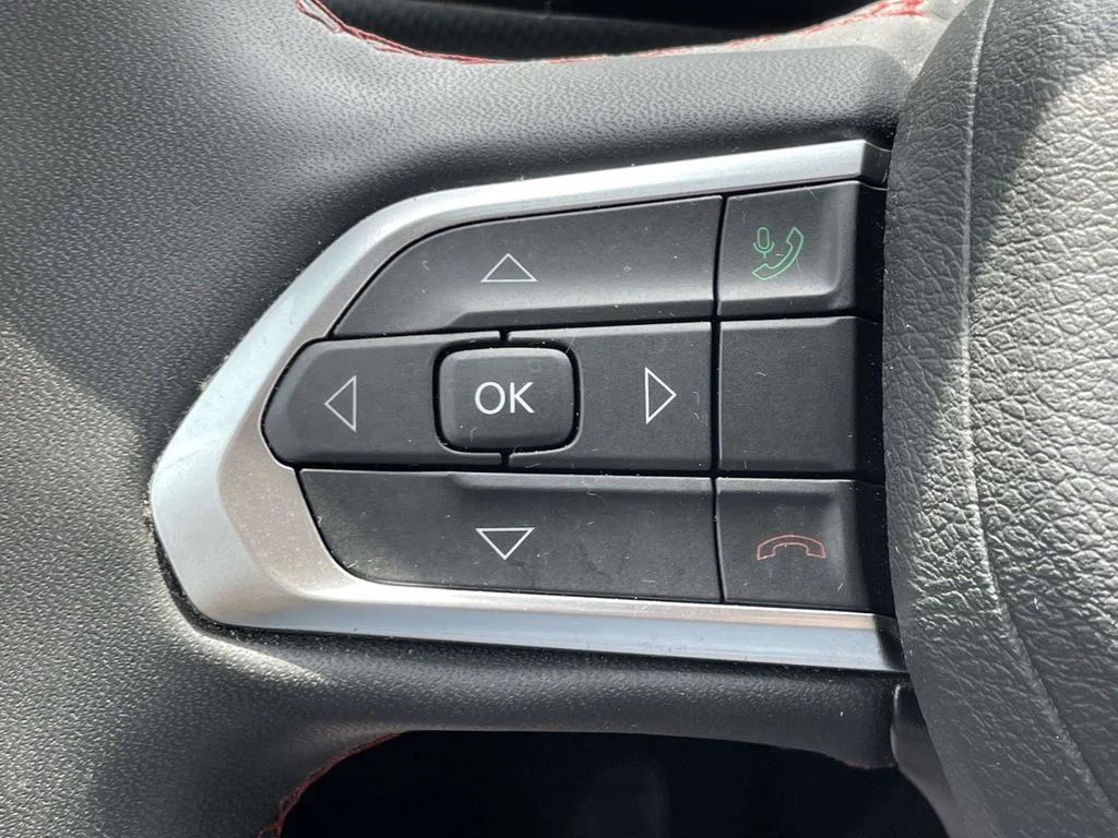 Certified Used 2025 White Jeep Trailhawk image 30
