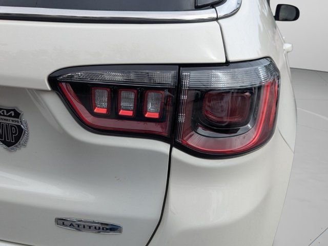 Used 2021 White Jeep Latitude image 47