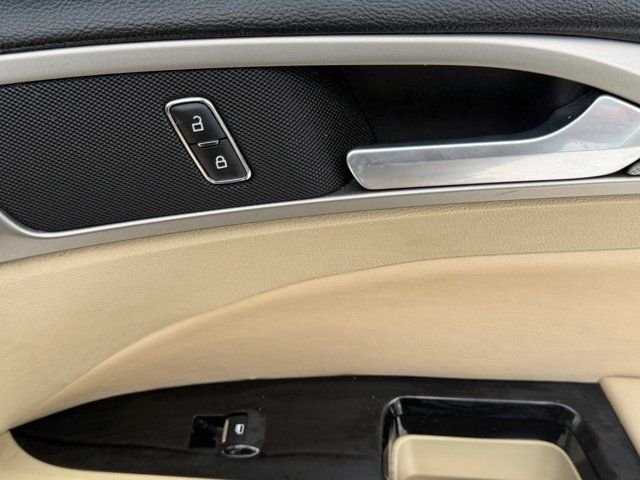 Used 2013 White Ford SE image 9