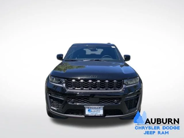 New 2026 Diamond Black Crystal Pearl-Coat Exterior Paint Jeep  image 2