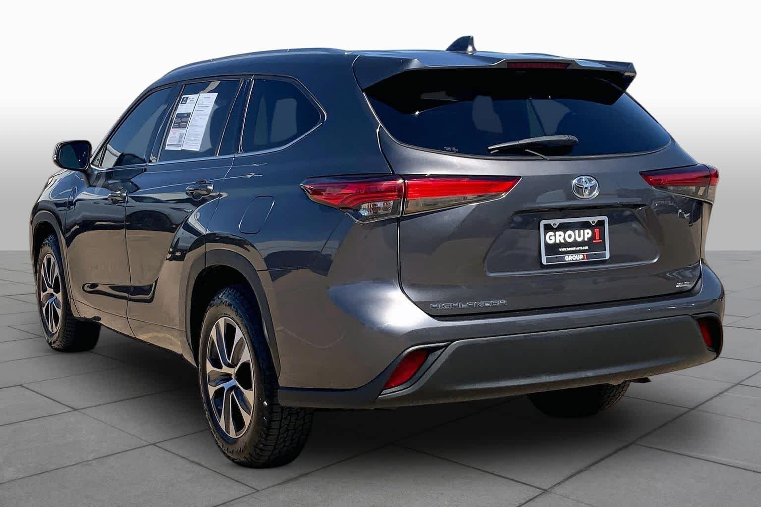 Used 2020 Magnetic Gray Metallic Toyota XLE image 12