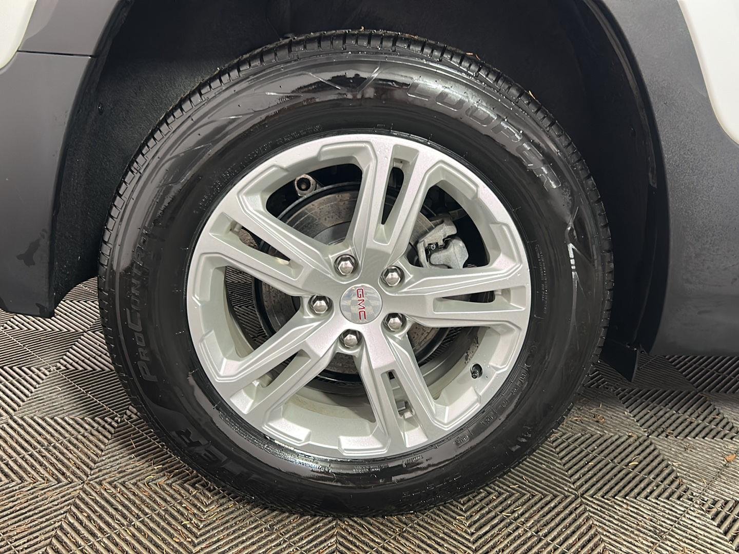 Used 2023 Summit White GMC SLE image 2