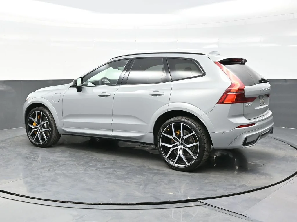 New 2026 Vapour Grey Volvo T8 Polestar Engineered image 4