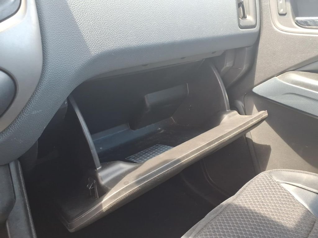 Used 2018 White Chevrolet Z71 image 26