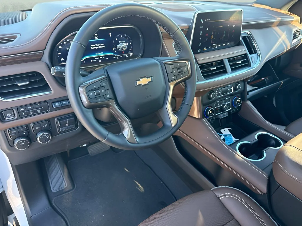 Used 2023 IRIDESCENT PEARL TRICOAT Chevrolet High Country image 11