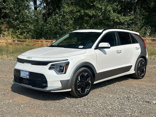 Used 2023 Snow White Pearl Kia Wave image 4