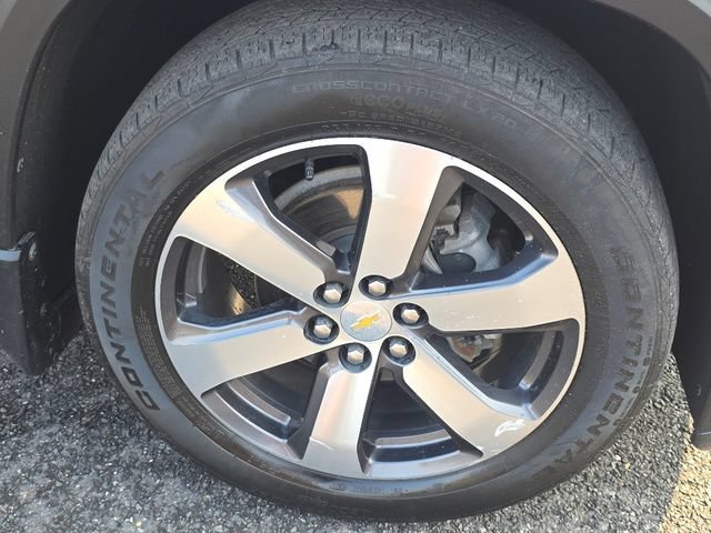 Used 2023 Silver Sage Metallic Chevrolet LT Leather image 19