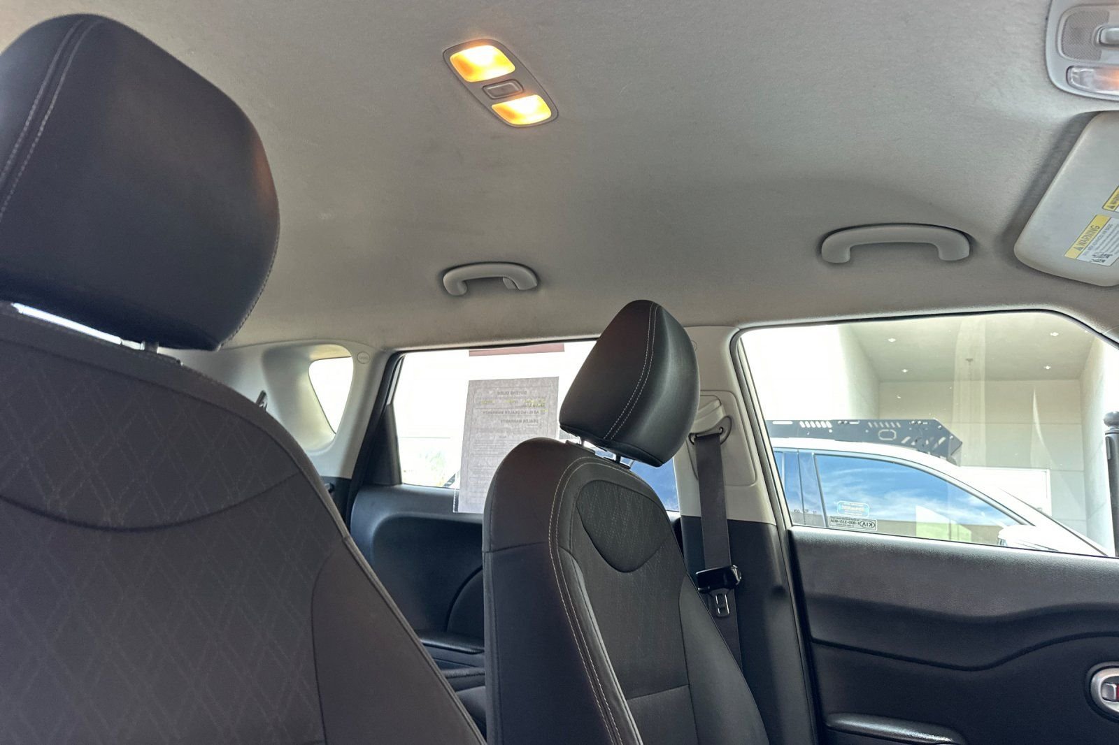 Used 2015 White Kia Base image 18