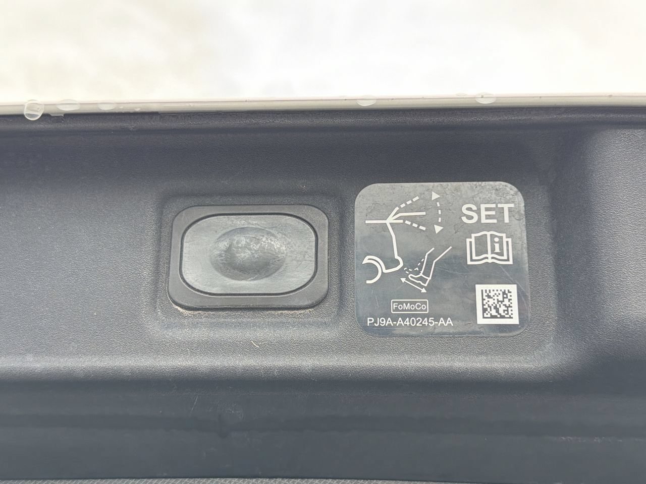 Used 2023 White Metallic Ford Premium image 9