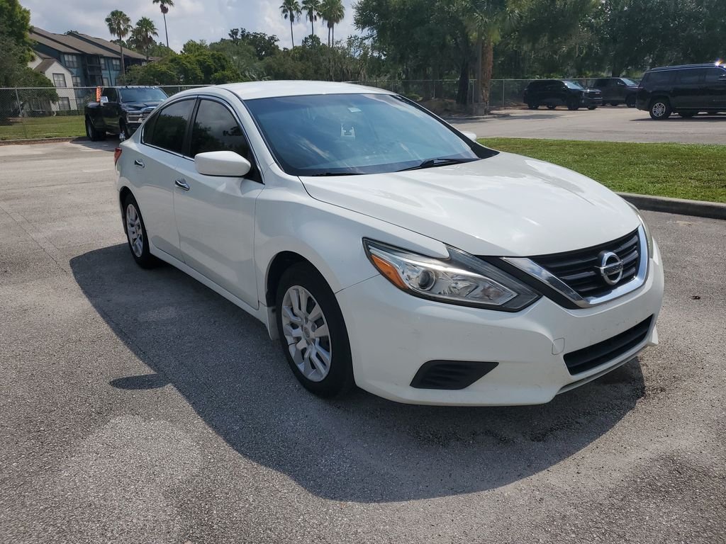 Used 2017 White Nissan 2.5 S image 1