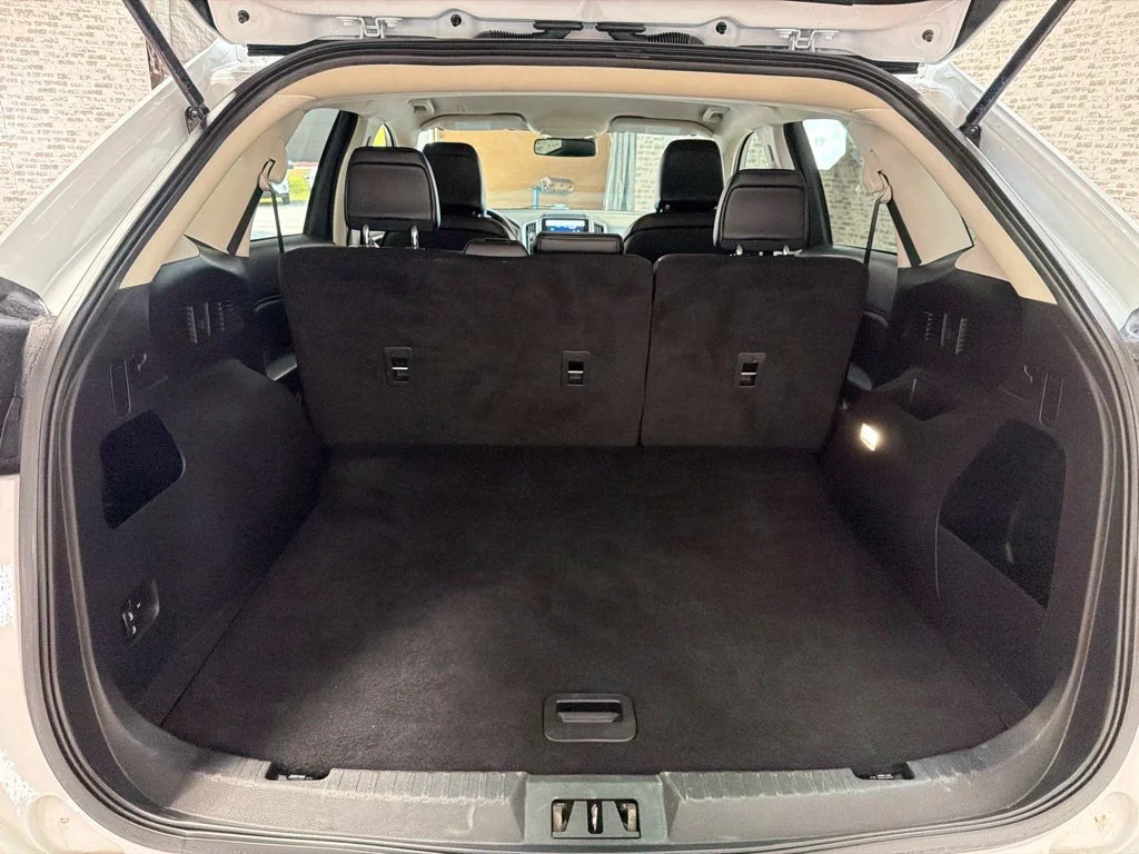 Used 2024 Oxford White Ford SEL image 13