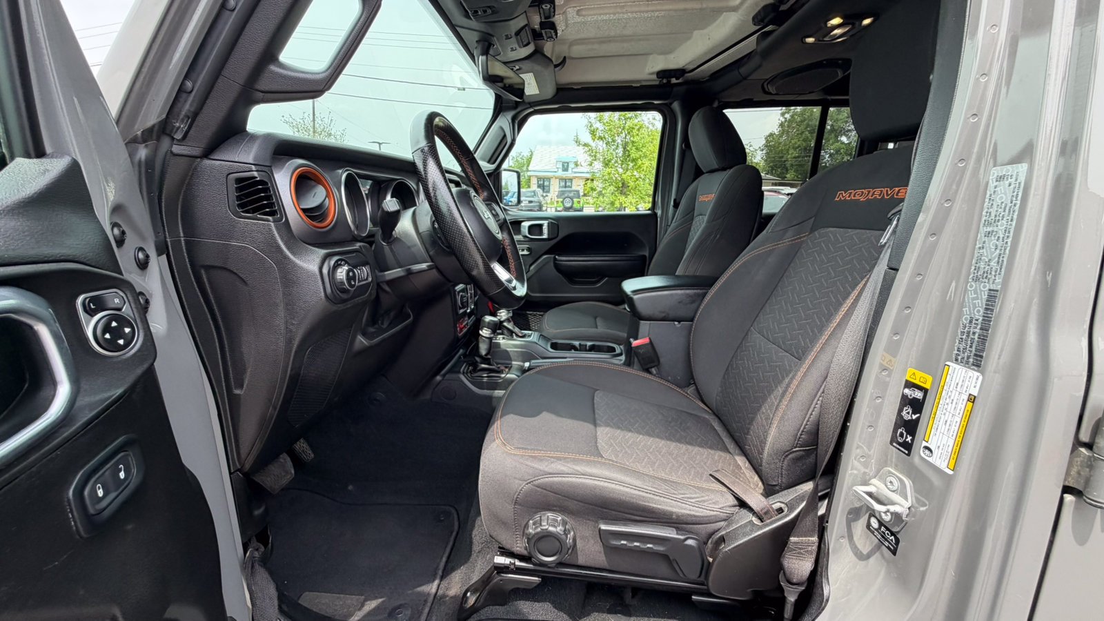 Used 2022 Sting-Gray Clearcoat Jeep Mojave image 11
