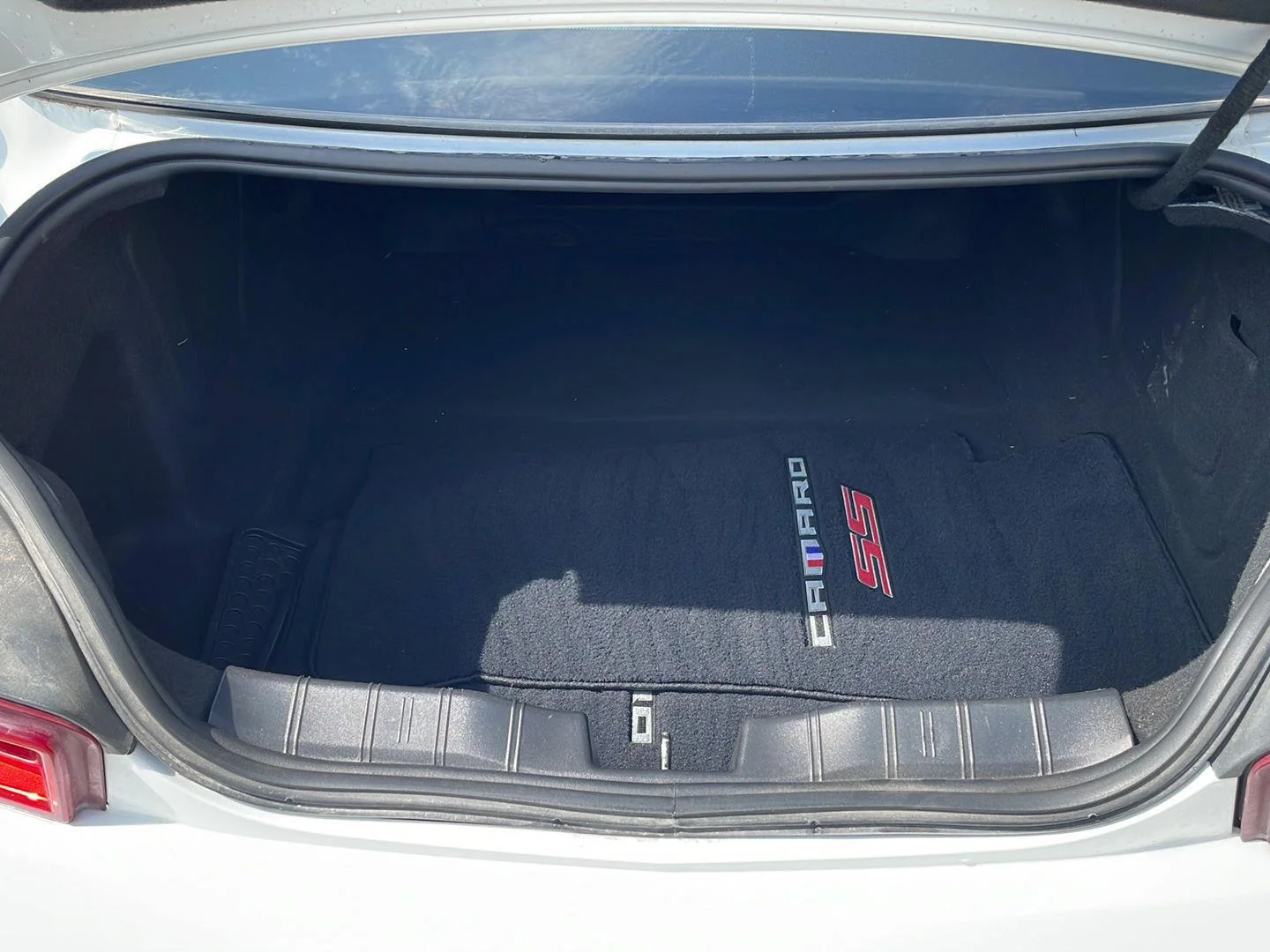 Used 2018 Summit White Chevrolet 2SS image 6